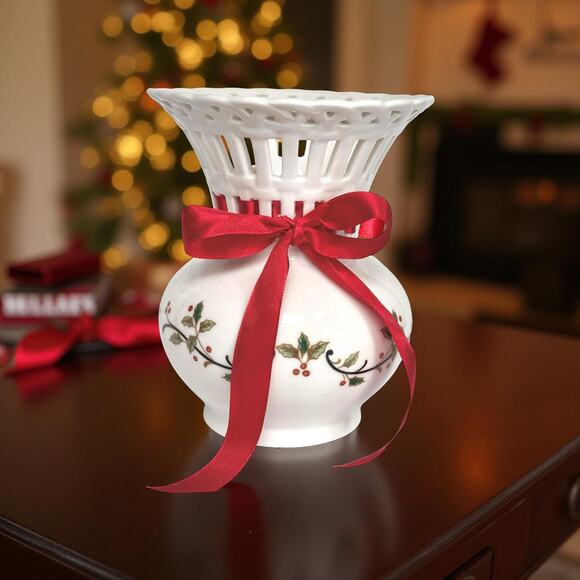 Vintage 1980’s Mikasa Holiday Lace Christmas Red Bow Vase - Picture 1 of 7